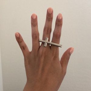 Two finger cross ring